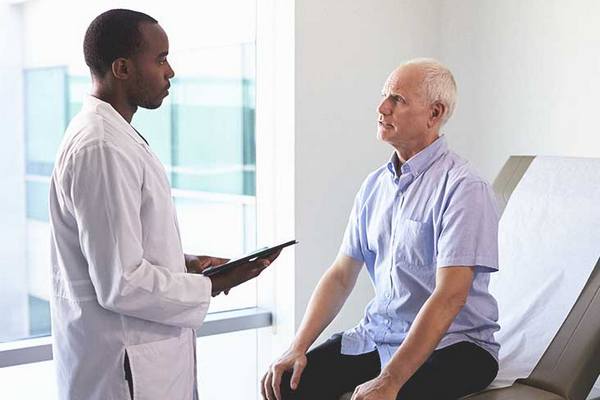 Produção de espermatozóides após os 40. Como o envelhecimento afeta a contagem de espermatozóides e a fertilidade masculina.